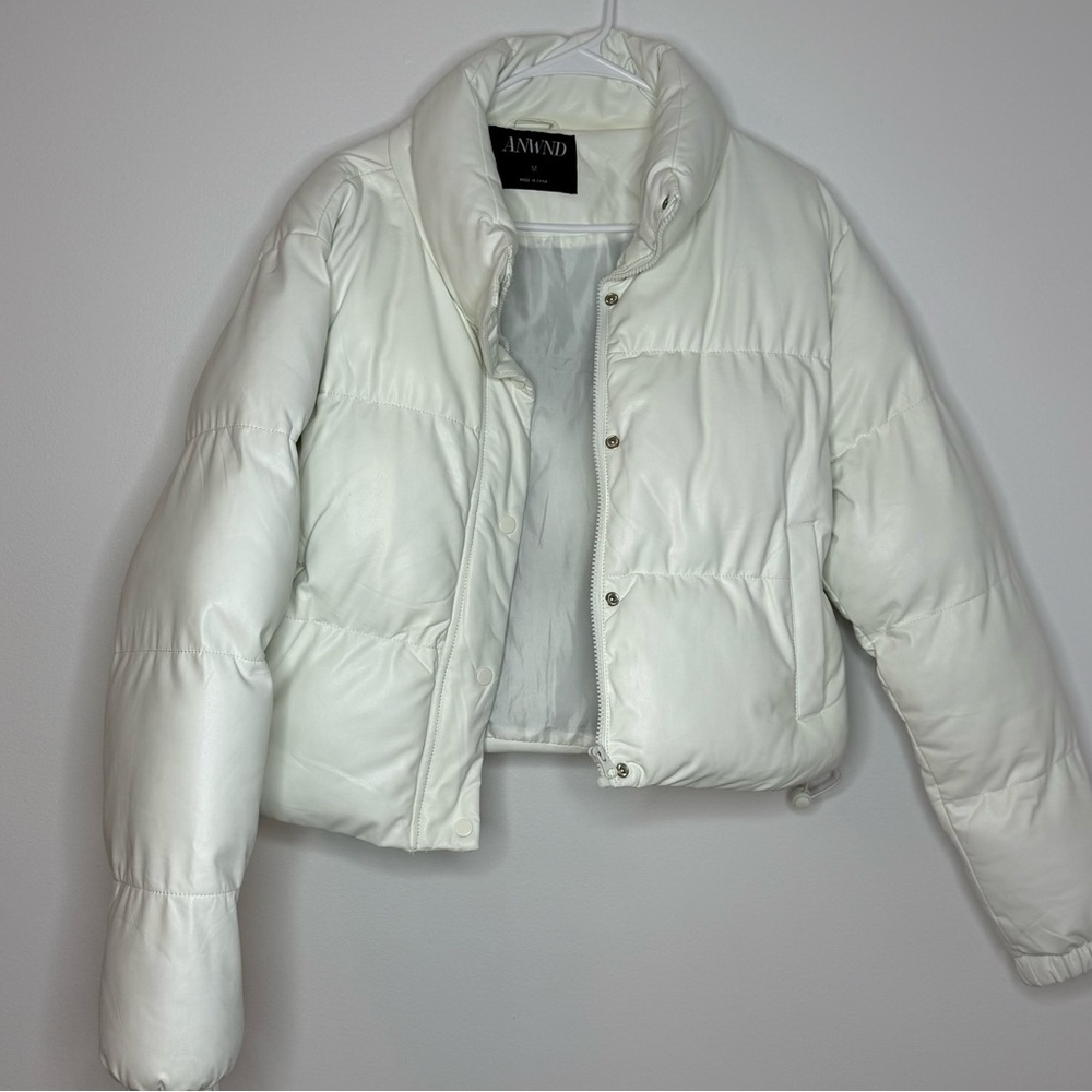 AMAND Women's White Puffer Jacket